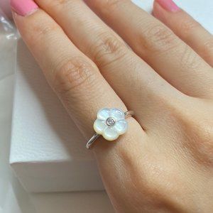 Pandora Luminous Florals Ring, Mother of Pearl